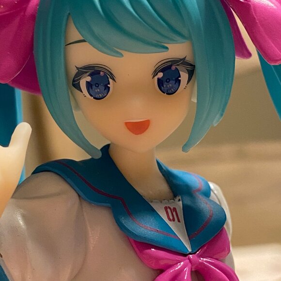 Hatsune Miku 16th Anniversary Luminasta KEI ver. SEGA Figure - Picture 5 of 11